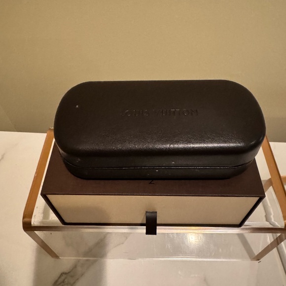 Louis Vuitton tortoise shell sunglasses - Picture 7 of 8